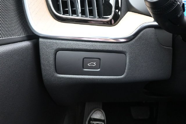 New 2027 Volvo XC60 B5 Core AWD/4WD image 27