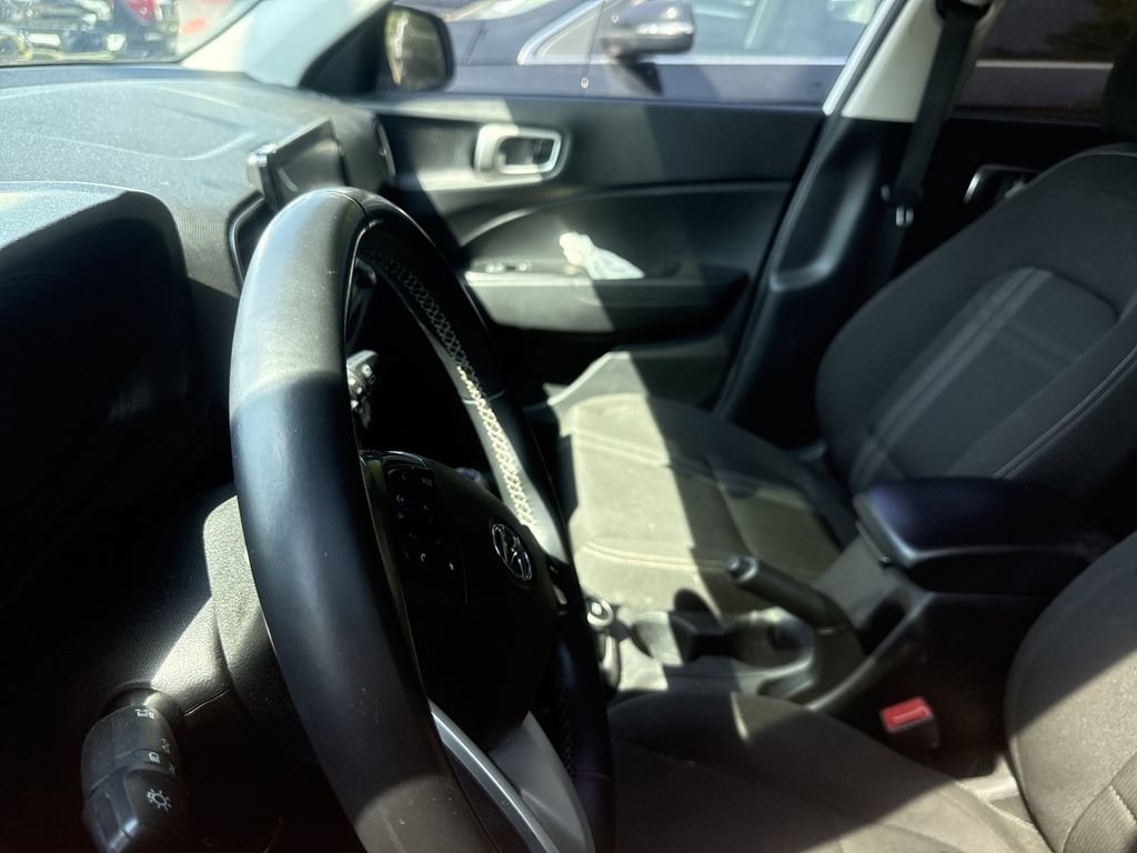 Used 2023 Hyundai Venue SEL FWD image 8