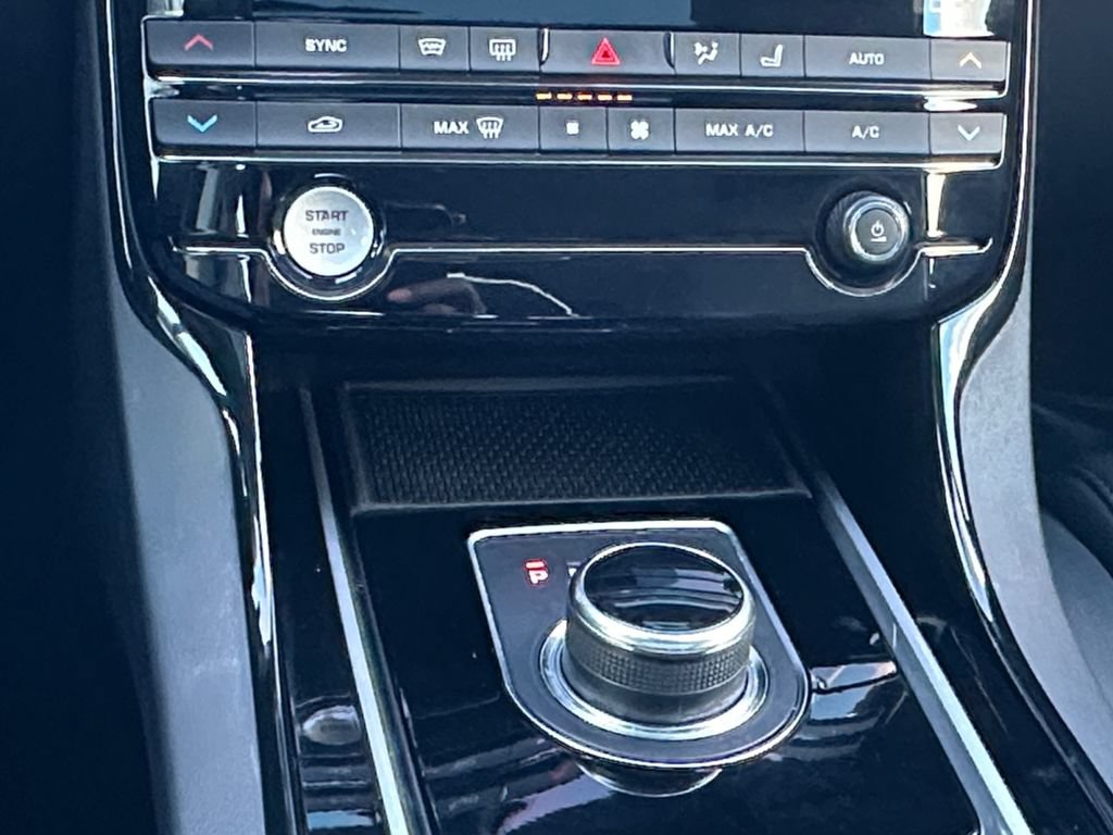 Used 2018 Jaguar XE Premium AWD/4WD image 15