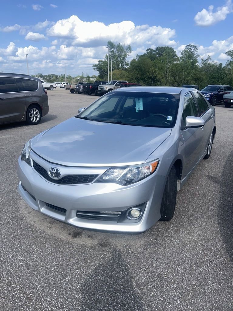 Used 2014 Toyota Camry SE image 1