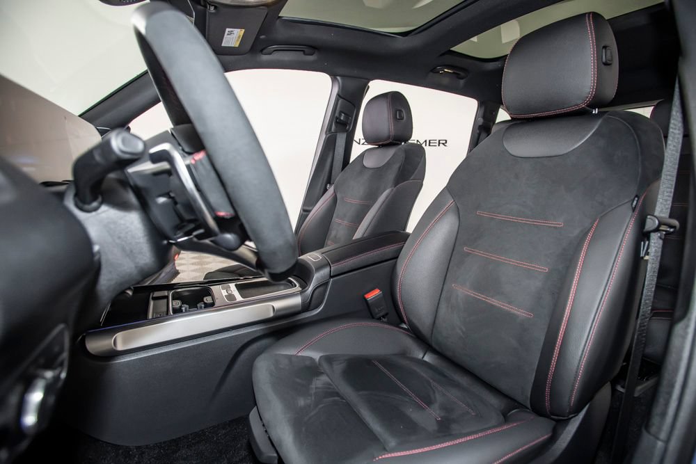 Used 2025 Mercedes-Benz GLB 35 AMG 4MATIC image 13