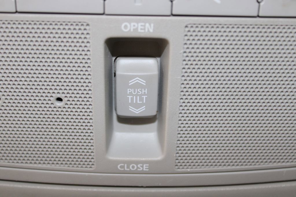 Used 2017 Nissan Rogue SV image 30