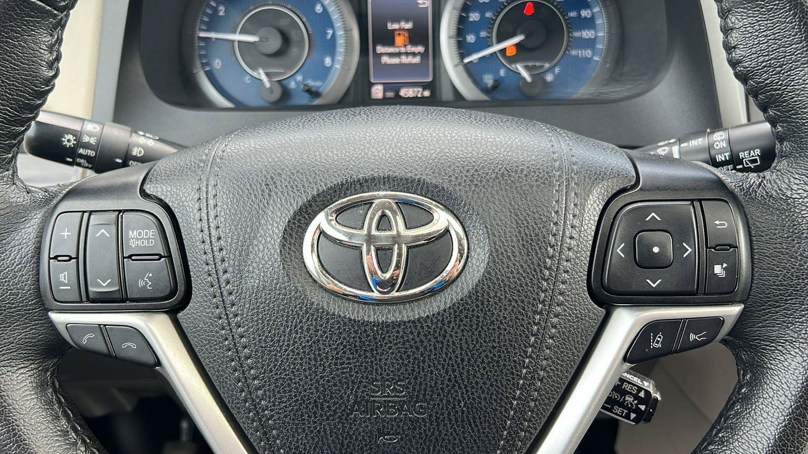 Used 2020 Toyota Sienna XLE w/ XLE Navigation Package FWD image 32