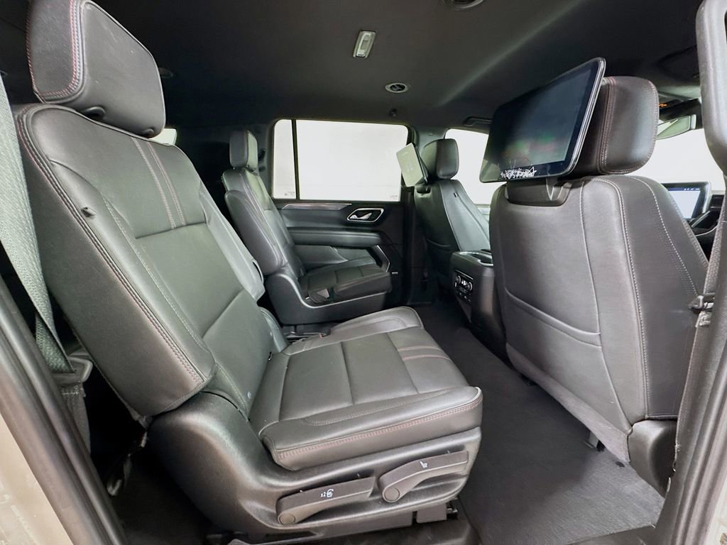 Used 2023 Chevrolet Suburban RST w/ Luxury Package image 34