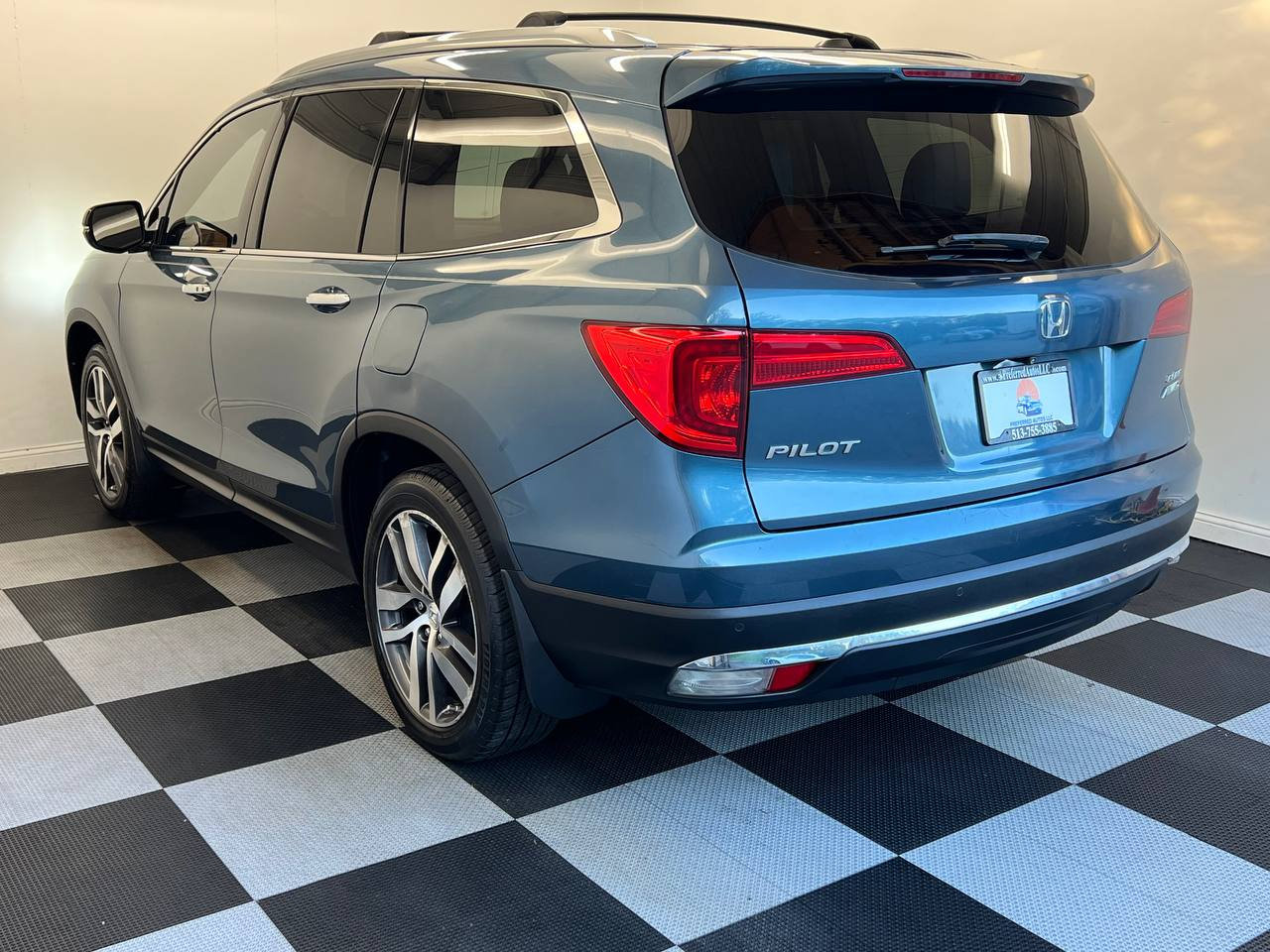 Used 2016 Honda Pilot Elite image 4