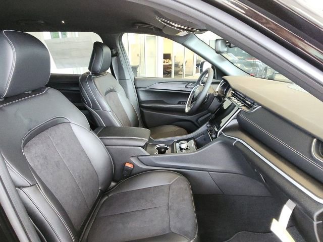 New 2023 Jeep Grand Cherokee L Laredo AWD/4WD image 23