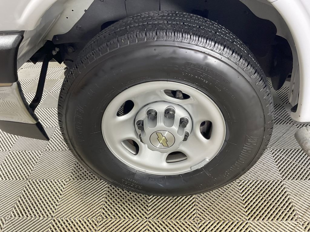 Used 2024 Chevrolet Express 2500 w/ Driver Convenience Package image 5