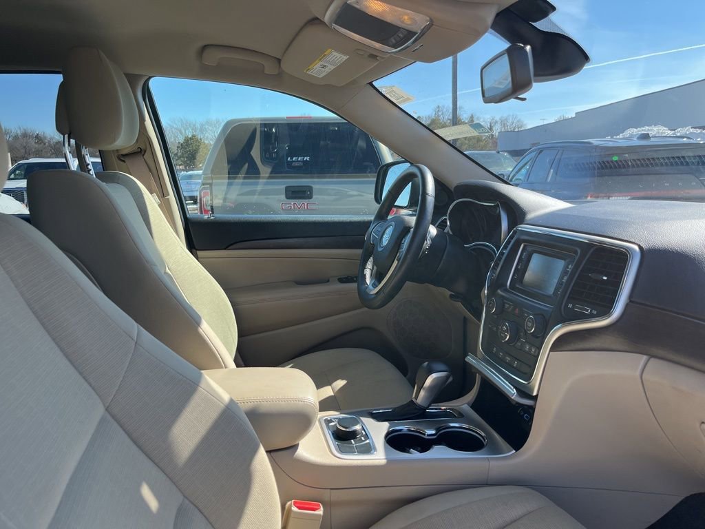 Used 2016 Jeep Grand Cherokee Laredo w/ Quick Order Package 23E image 2