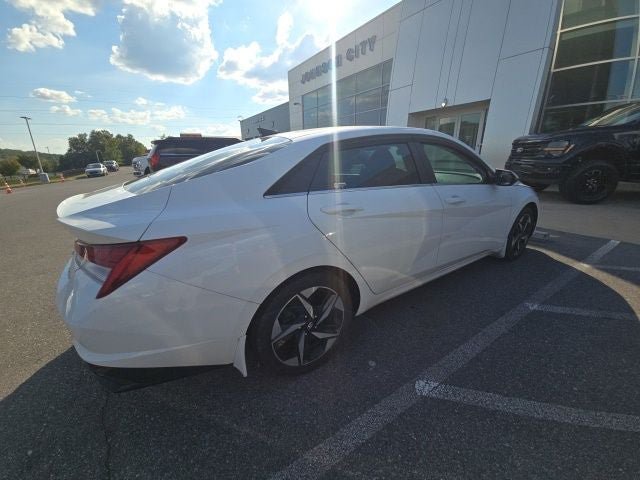 Used 2023 Hyundai Elantra Limited w/ Cargo Package FWD image 9