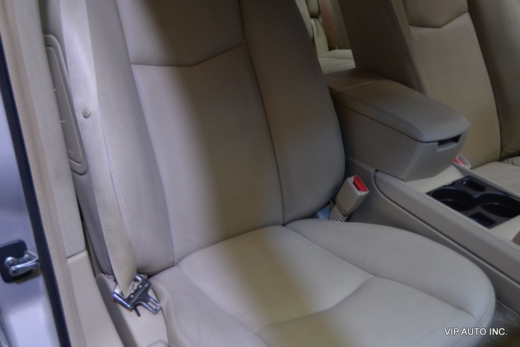 Used 2008 Cadillac SRX w/ Utility Package RWD image 16