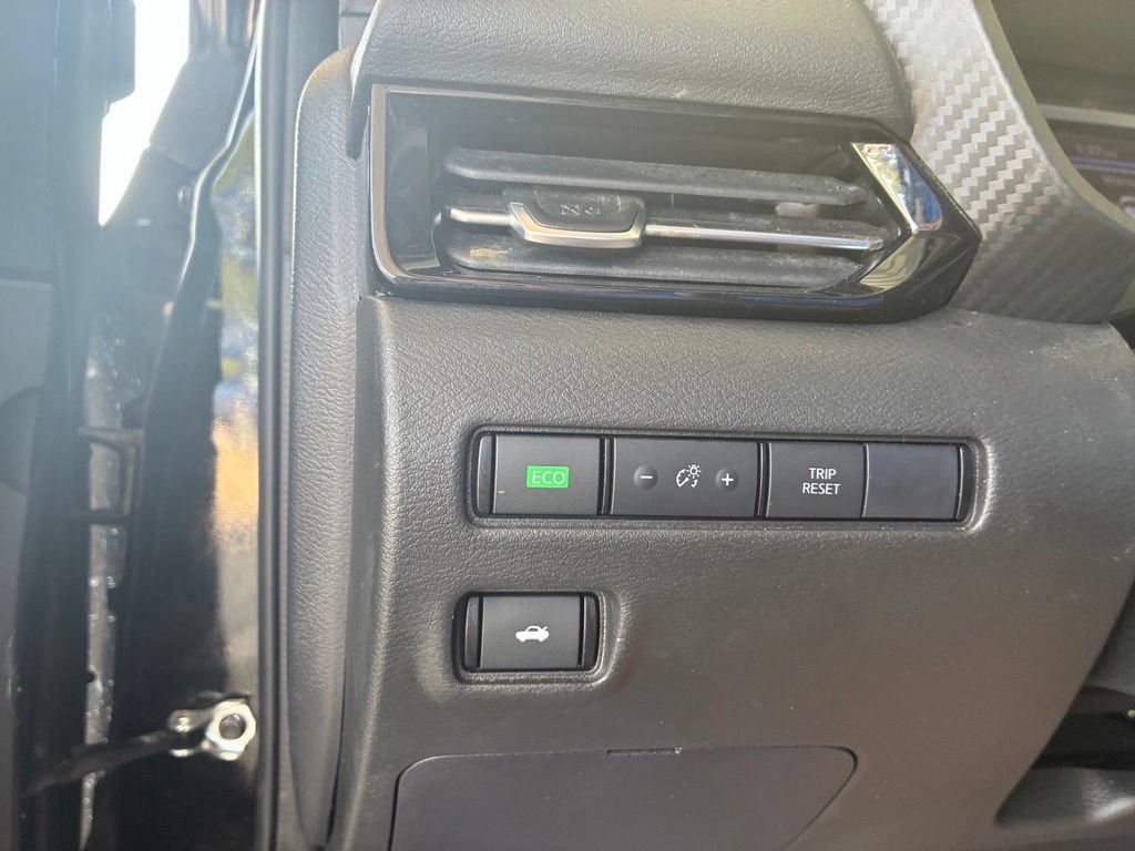 Used 2025 Nissan Sentra SV FWD image 13