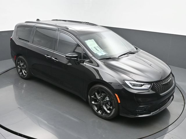 New 2025 Chrysler Pacifica Limited FWD image 44