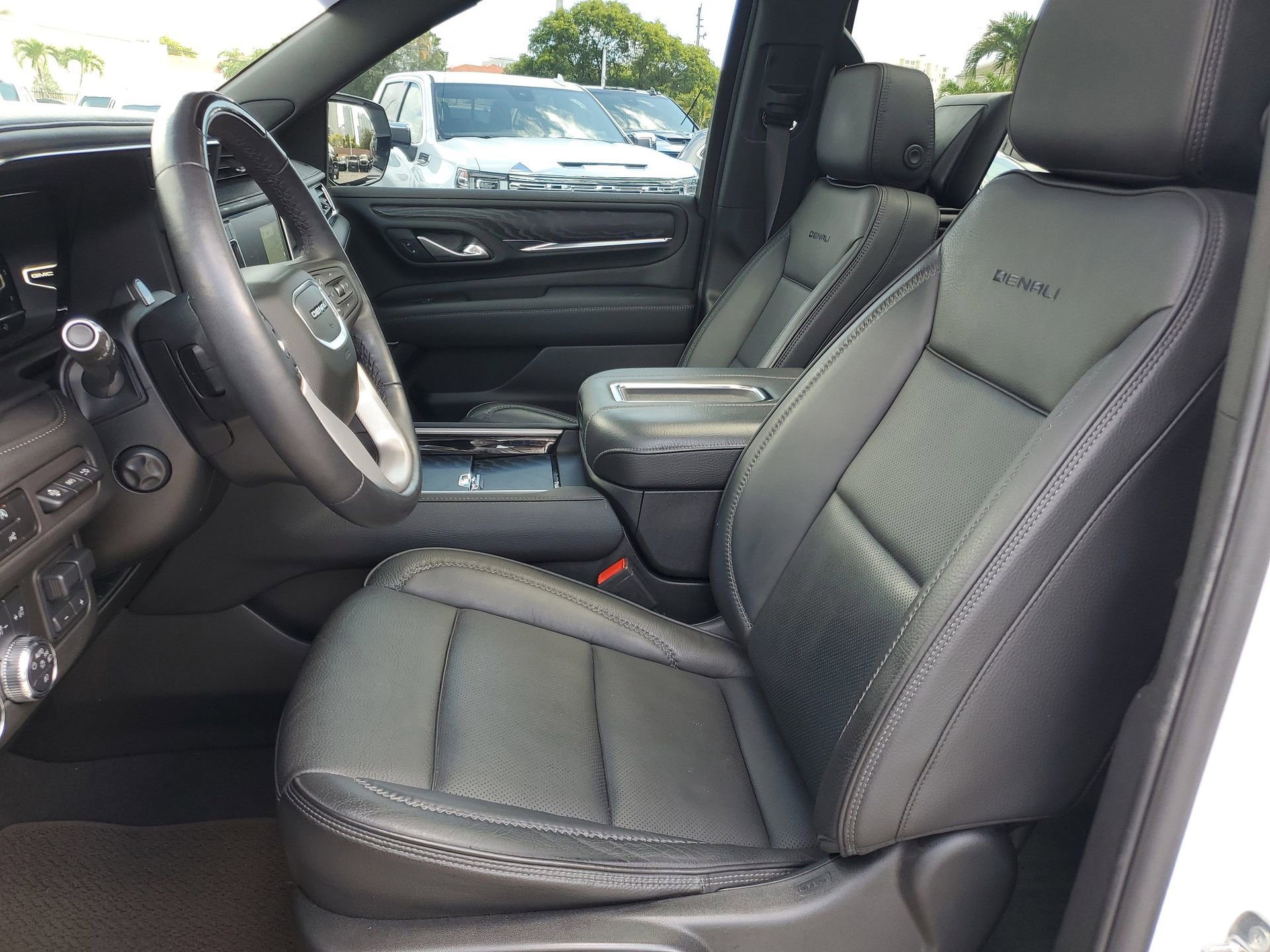 Used 2024 GMC Yukon XL Denali w/ Advanced Technology Package RWD image 21