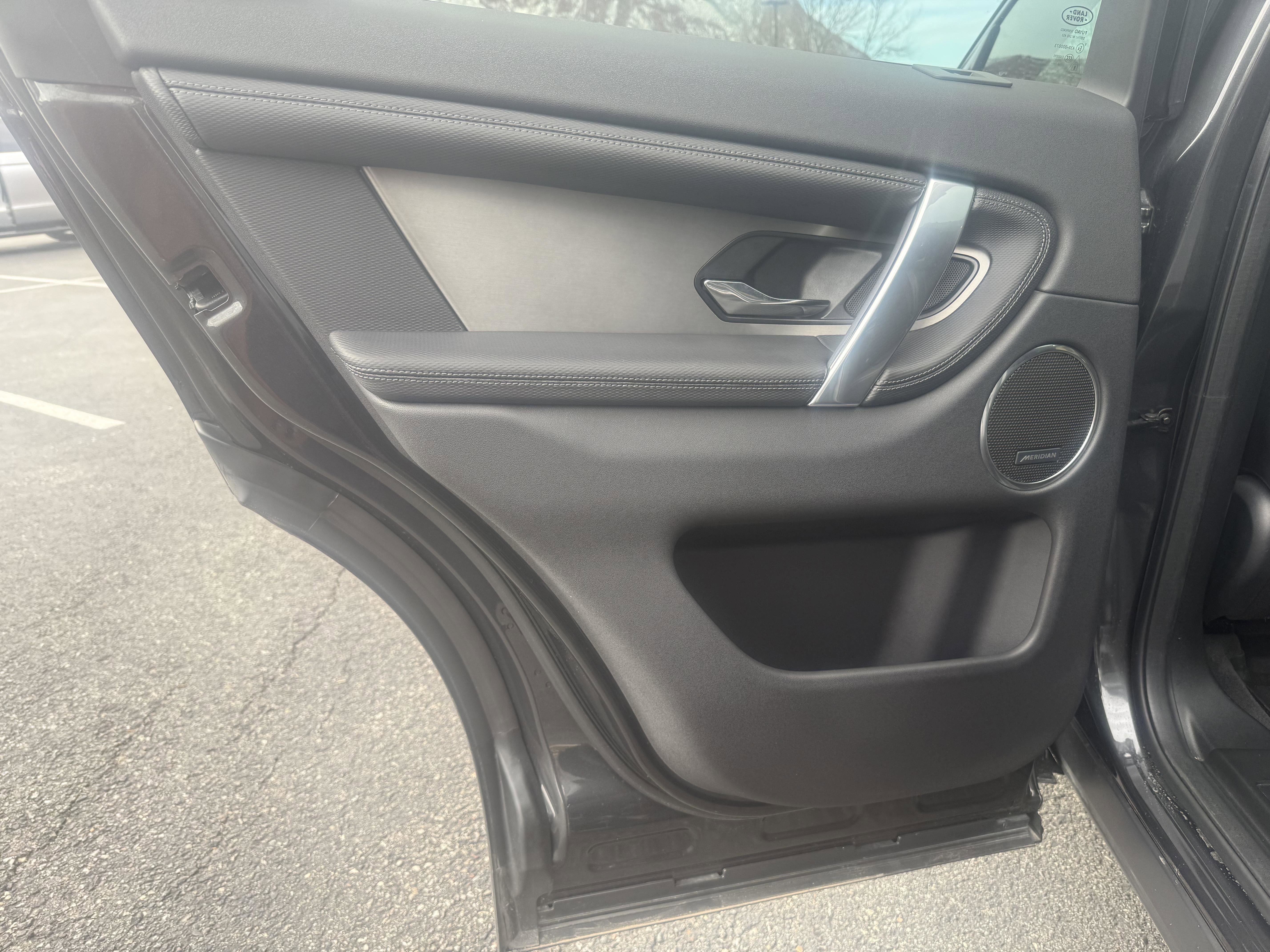 Used 2025 Land Rover Discovery Sport Dynamic SE image 32