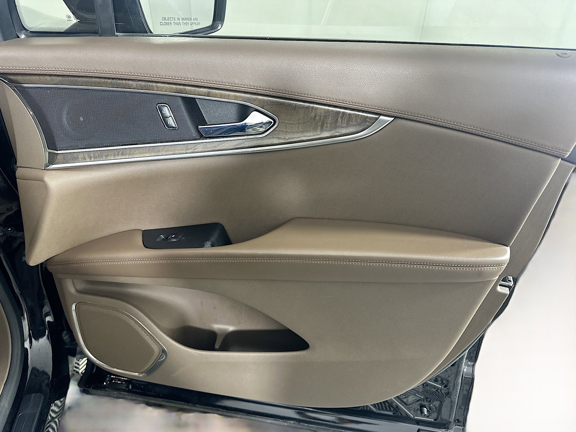 Used 2016 Lincoln MKX Reserve w/ Driver Assistance Package image 32