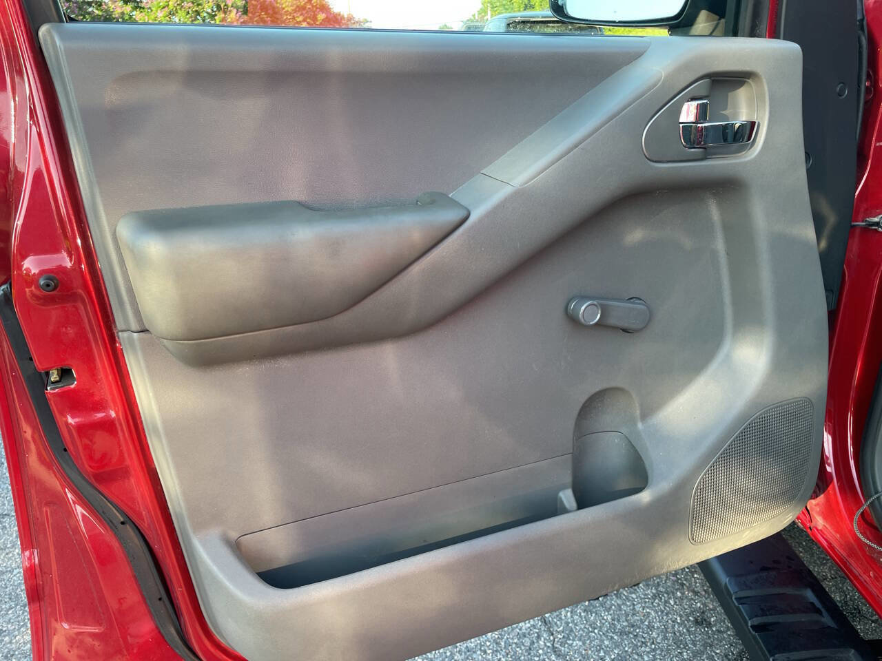 Used 2012 Nissan Frontier S image 17