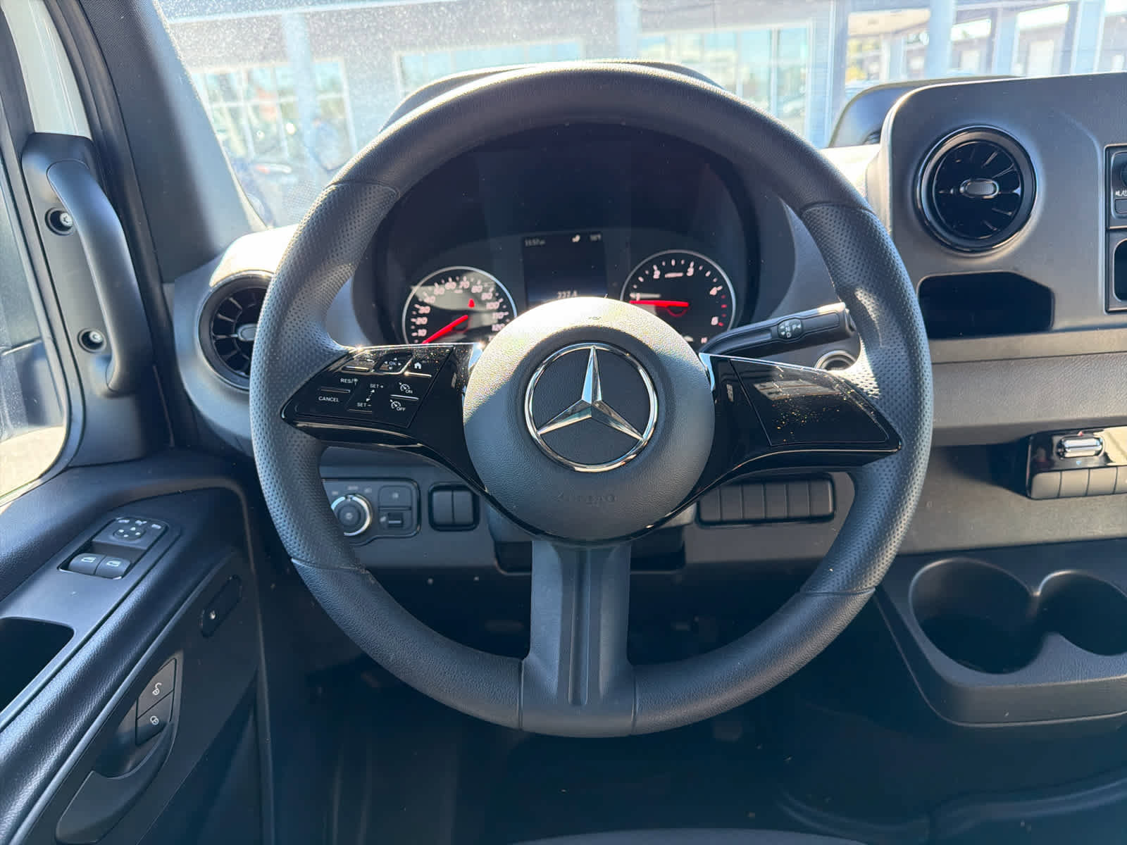 Used 2025 Mercedes-Benz Sprinter 2500 image 13