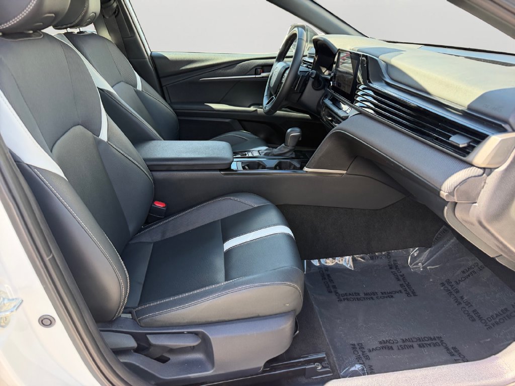 Used 2025 Toyota Camry SE FWD image 8