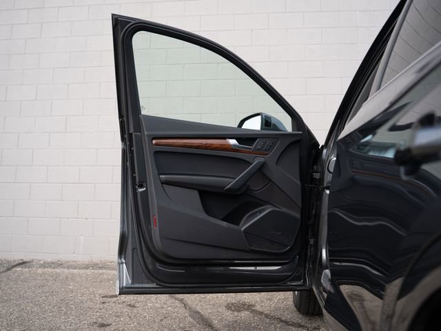 Used 2023 Audi Q5 2.0T Premium w/ Convenience Package image 15