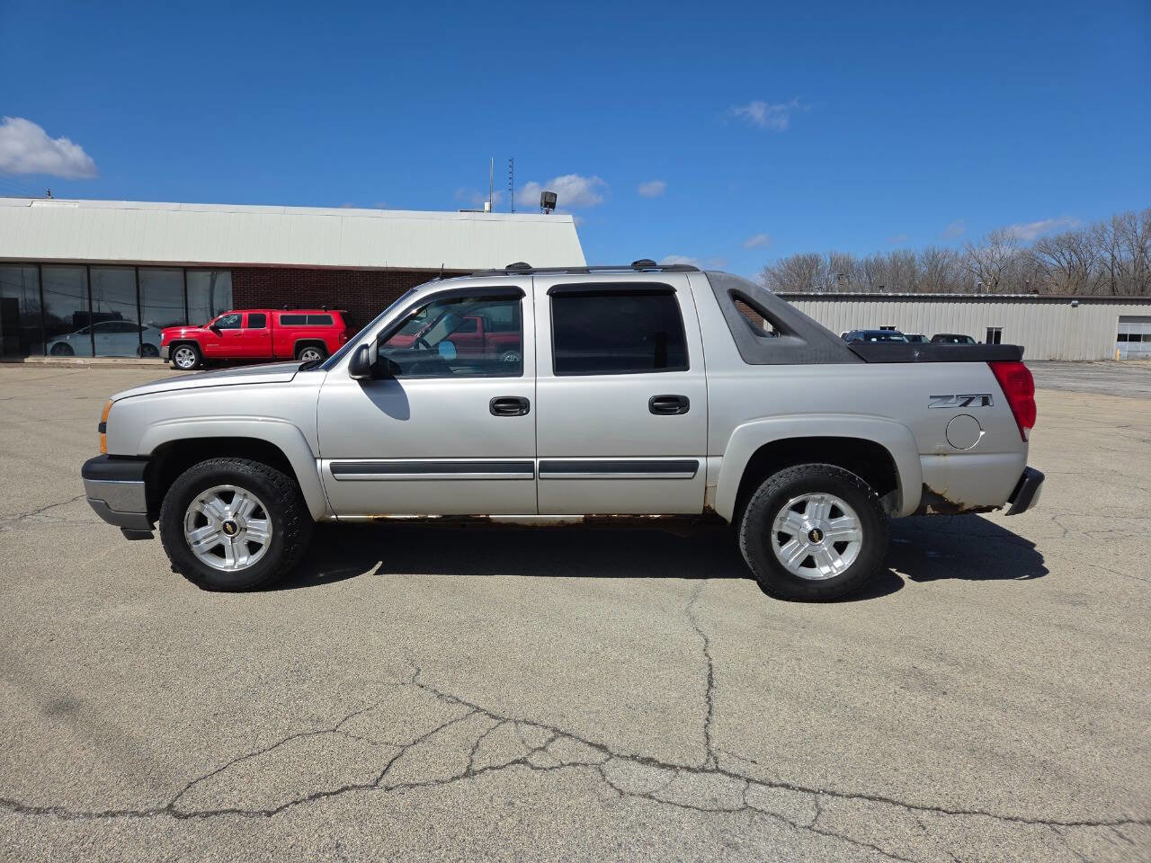 Used 2005 Chevrolet Avalanche Z71 w/ Preferred Equipment Group image 3