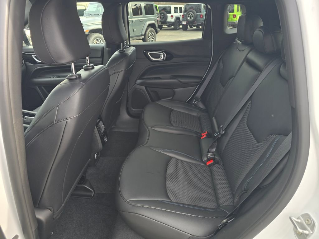 New 2026 Jeep Compass Latitude AWD/4WD image 10