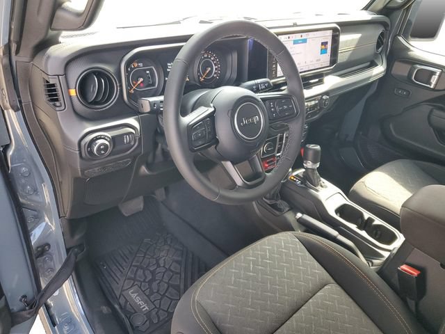 Used 2025 Jeep Gladiator Mojave w/ Convenience Group AWD/4WD image 10
