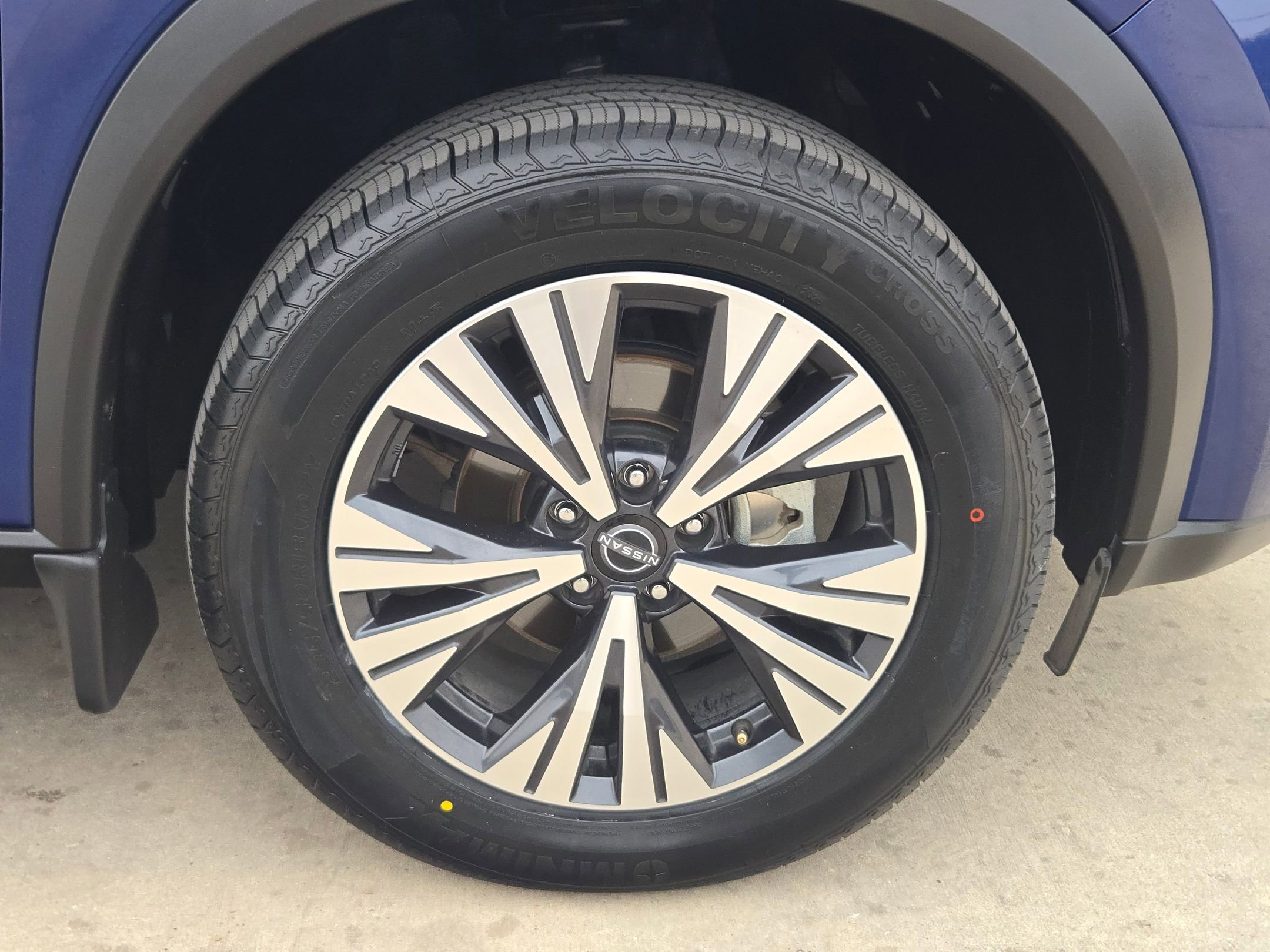 Used 2023 Nissan Rogue SV image 32