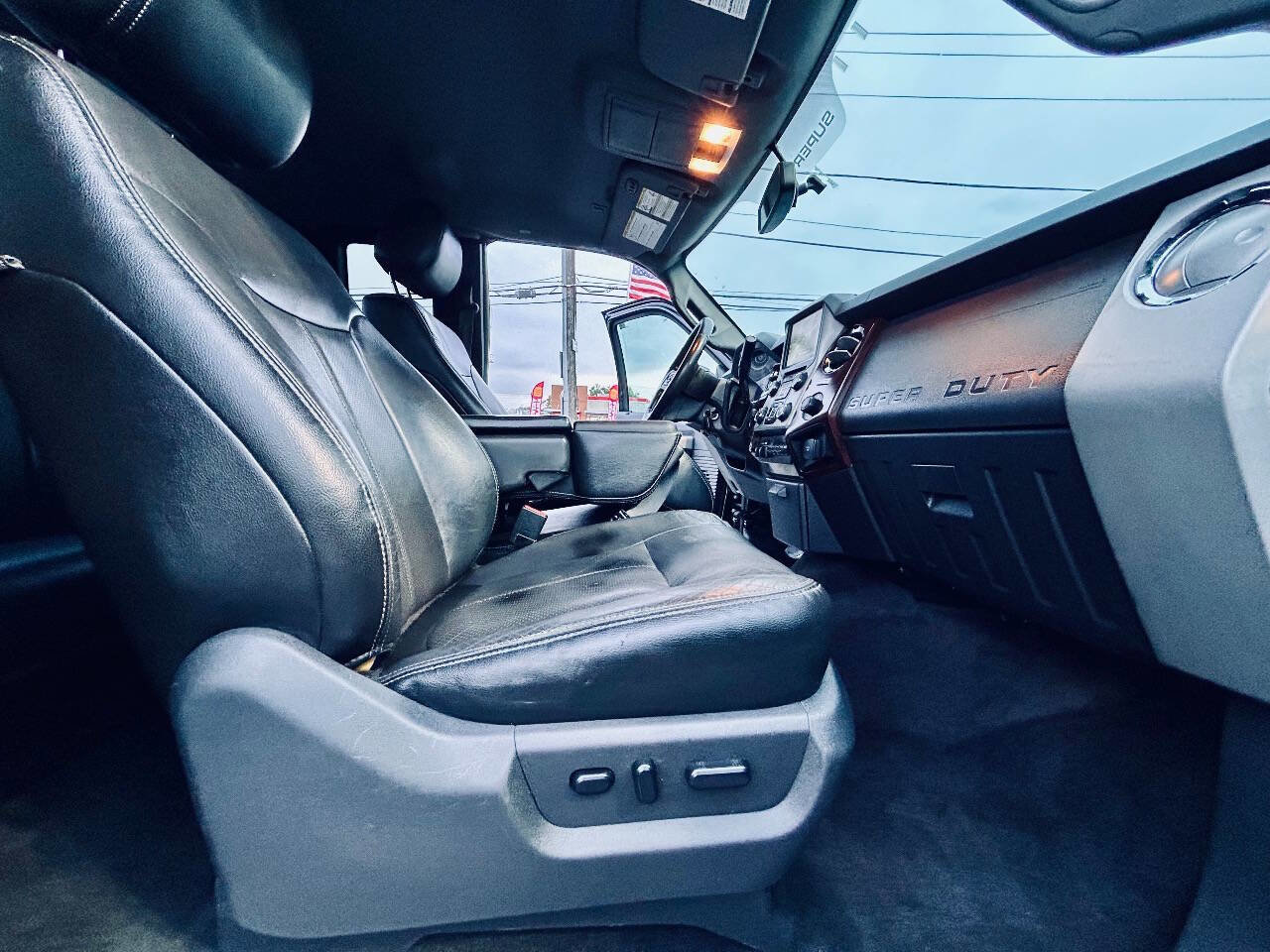 Used 2014 Ford F250 Lariat w/ Chrome Package image 27