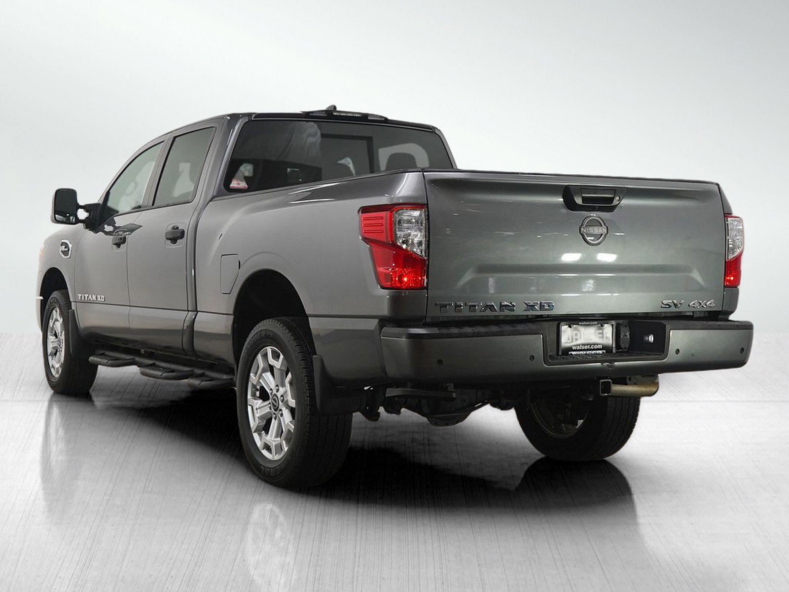 Used 2024 Nissan Titan SV w/ SV Convenience Package image 3