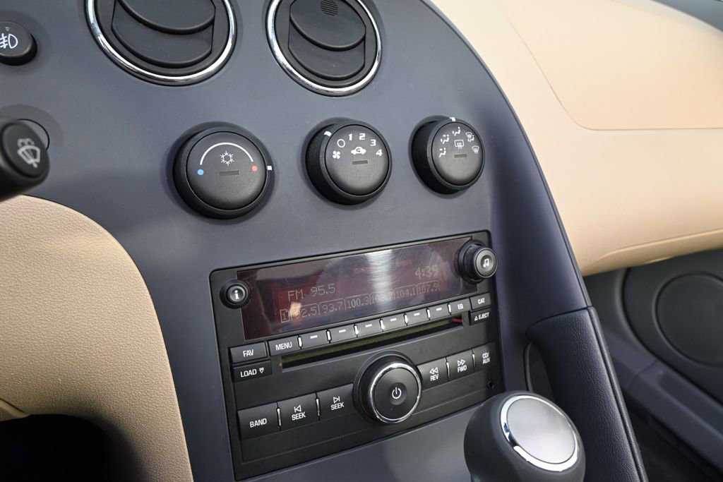 Used 2007 Pontiac Solstice Convertible w/ Premium Package RWD image 28