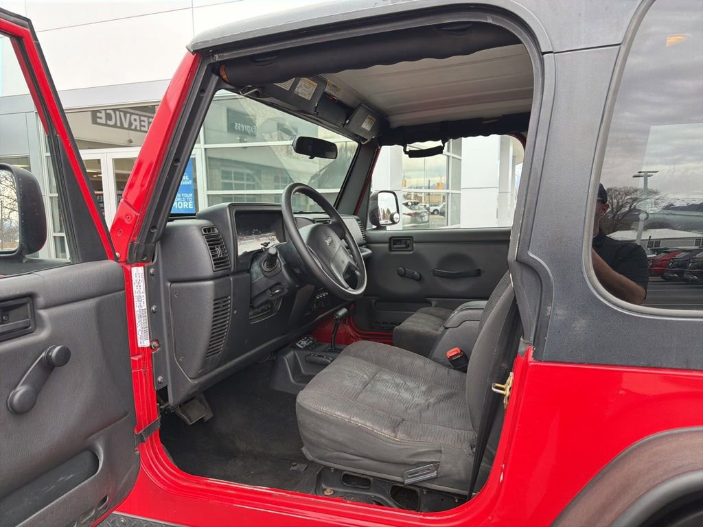 Used 2004 Jeep Wrangler Rubicon w/ Dual Top Group image 11