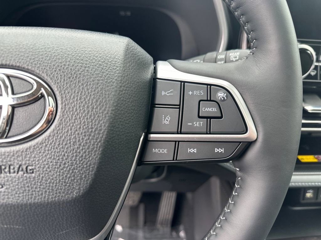 Certified 2025 Toyota Highlander Limited image 21