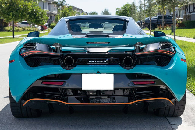 Used 2022 McLaren 720S Spider RWD image 17
