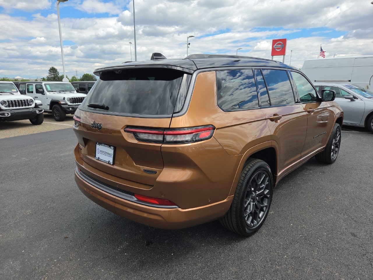 New 2026 Jeep Grand Cherokee L Summit w/ Obsidian Package AWD/4WD image 7