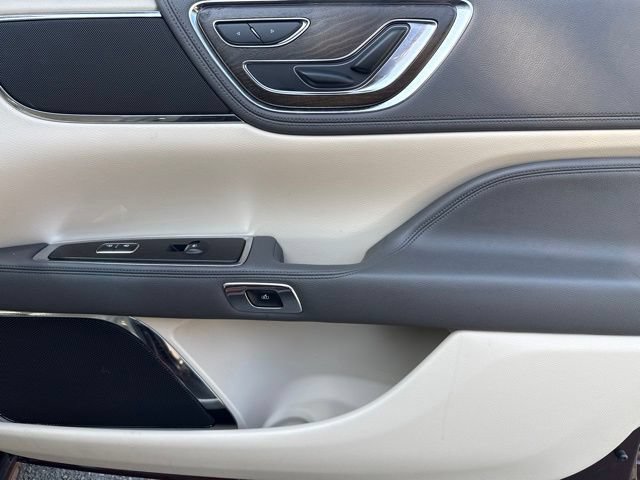 Used 2017 Lincoln Continental Select FWD image 47