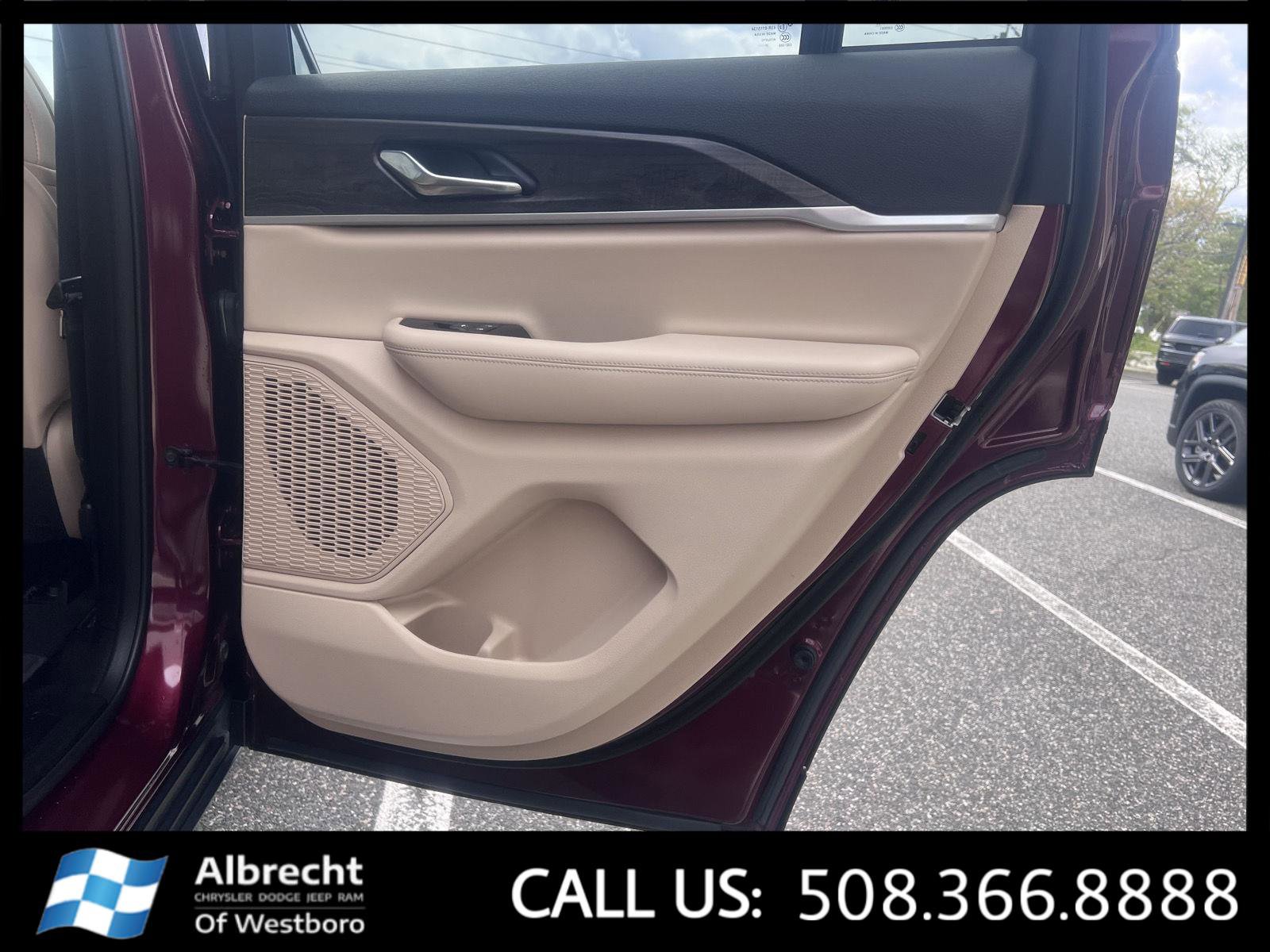 Used 2025 Jeep Grand Cherokee Limited AWD/4WD image 18