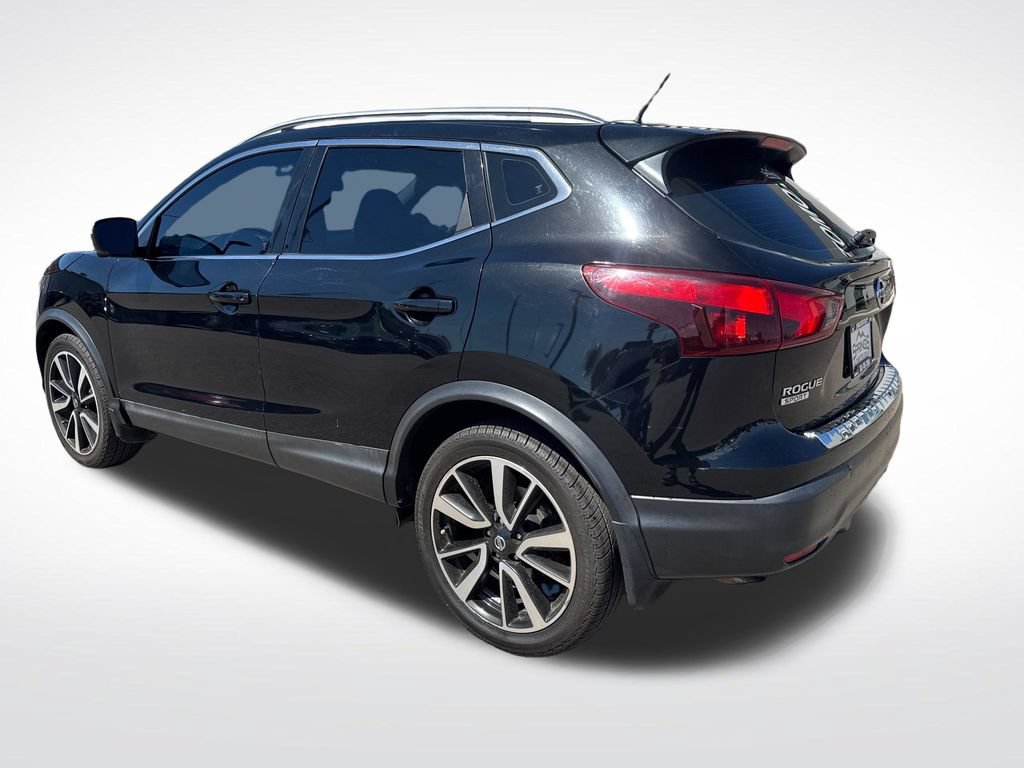 Used 2018 Nissan Rogue Sport SL w/ SL Premium Package FWD image 3