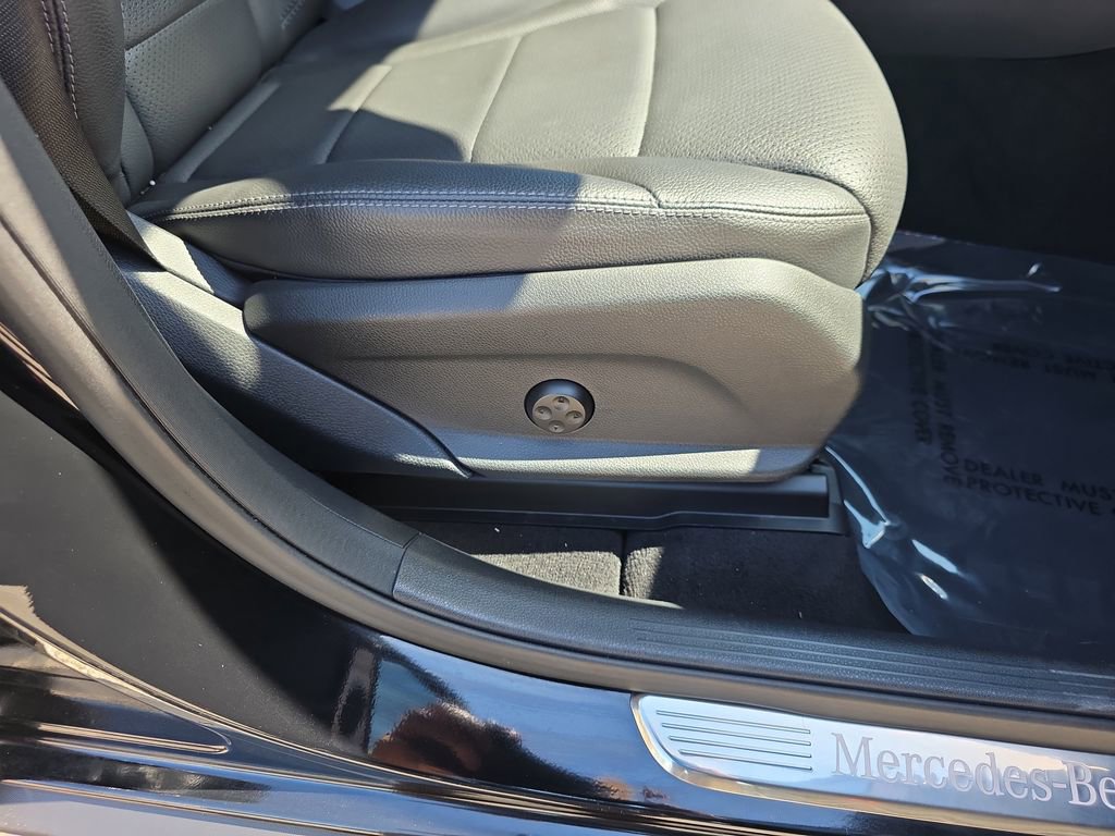 Used 2022 Mercedes-Benz GLC 300 image 36