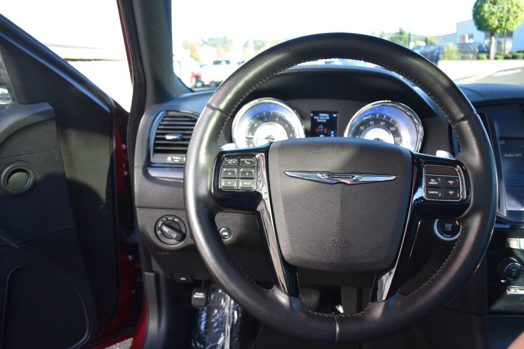 Used 2013 Chrysler 300 S RWD image 9