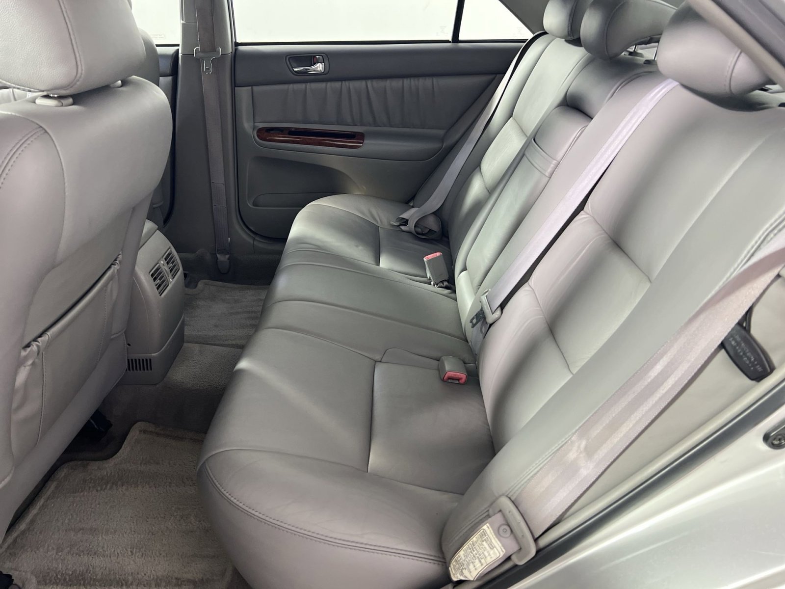Used 2005 Toyota Camry XLE FWD image 25
