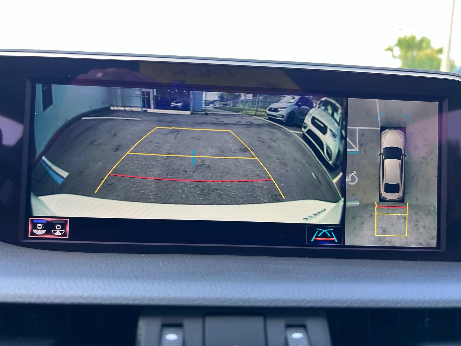 Used 2019 Lexus ES 300h Ultra Luxury w/ Accessory Package 2 FWD image 51