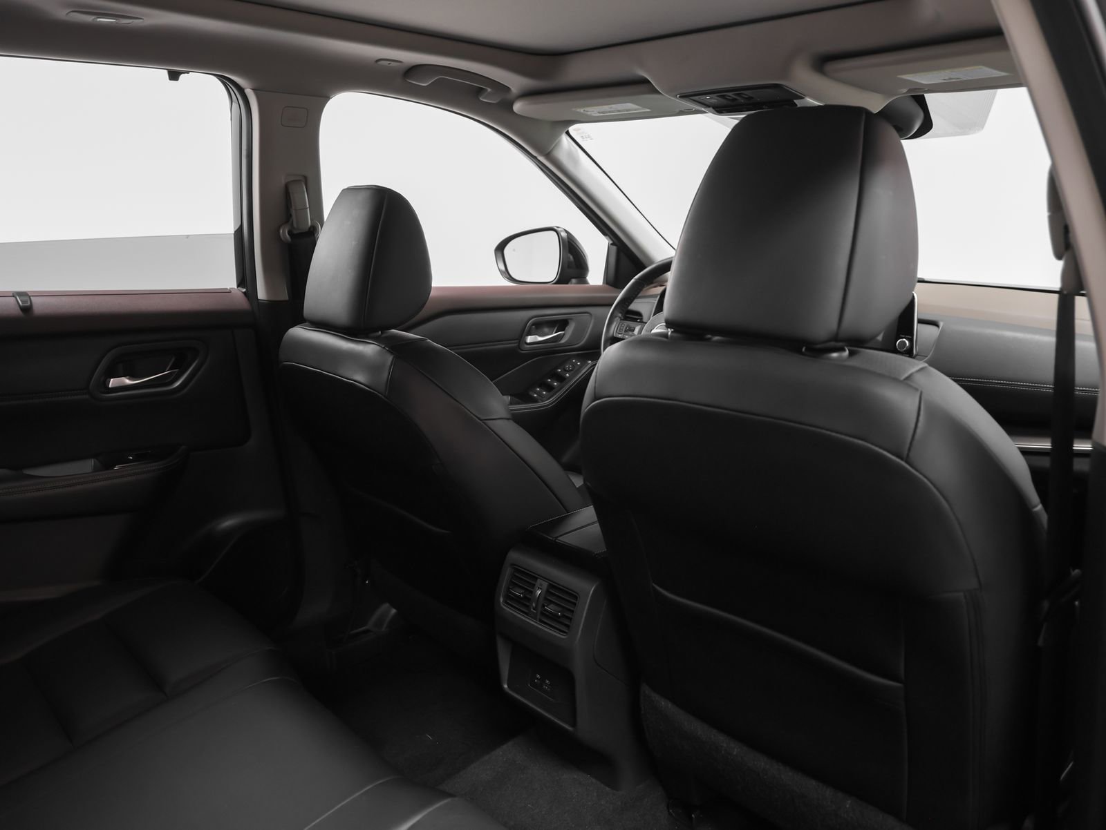 Used 2022 Nissan Rogue SV w/ SV Premium Package image 26