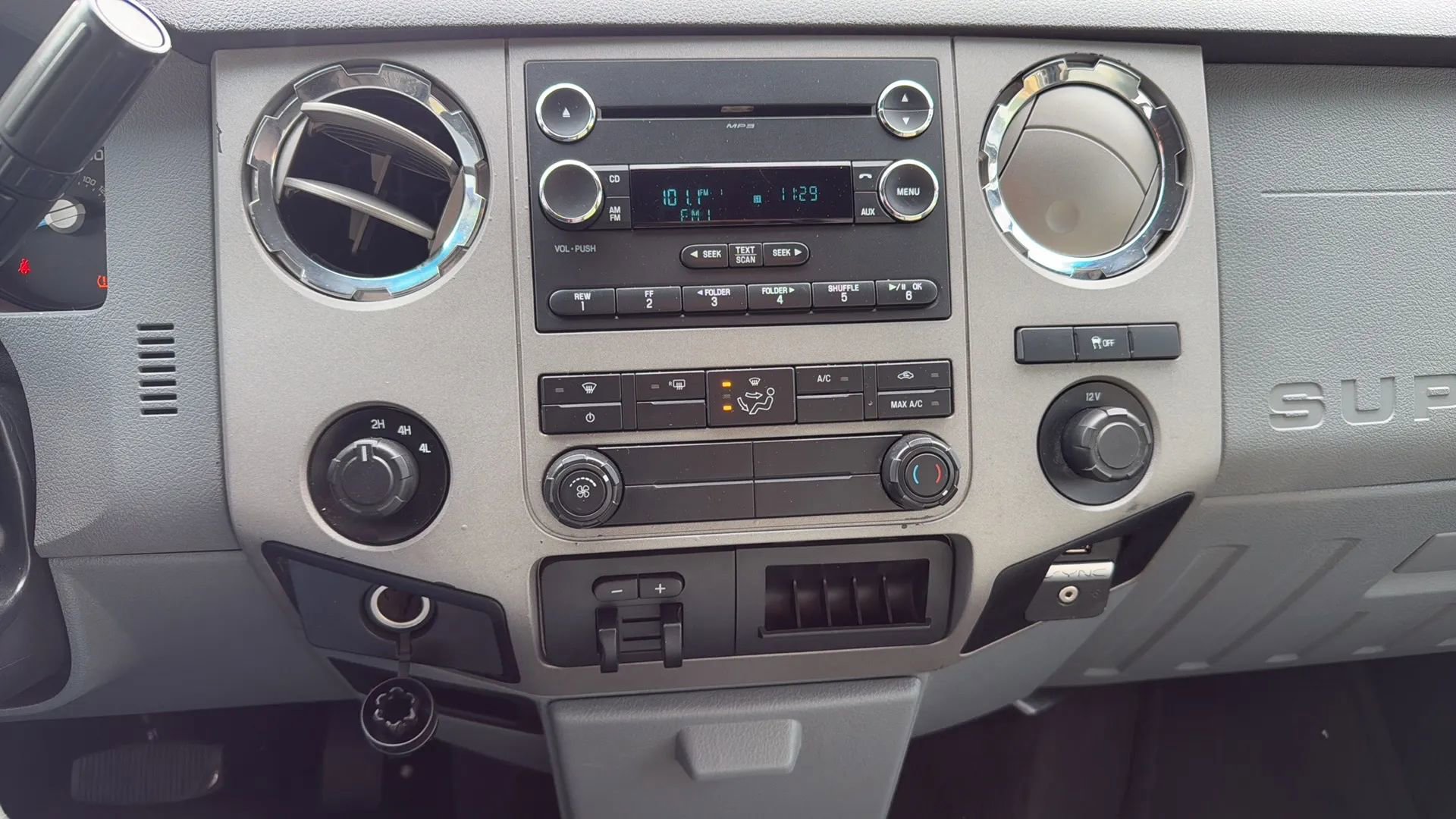 Used 2015 Ford F250 XLT w/ Snow Plow Prep Package image 17