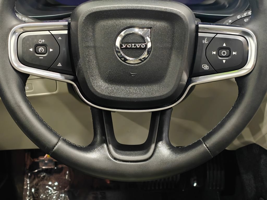 Used 2023 Volvo XC40 B4 Ultimate FWD image 5