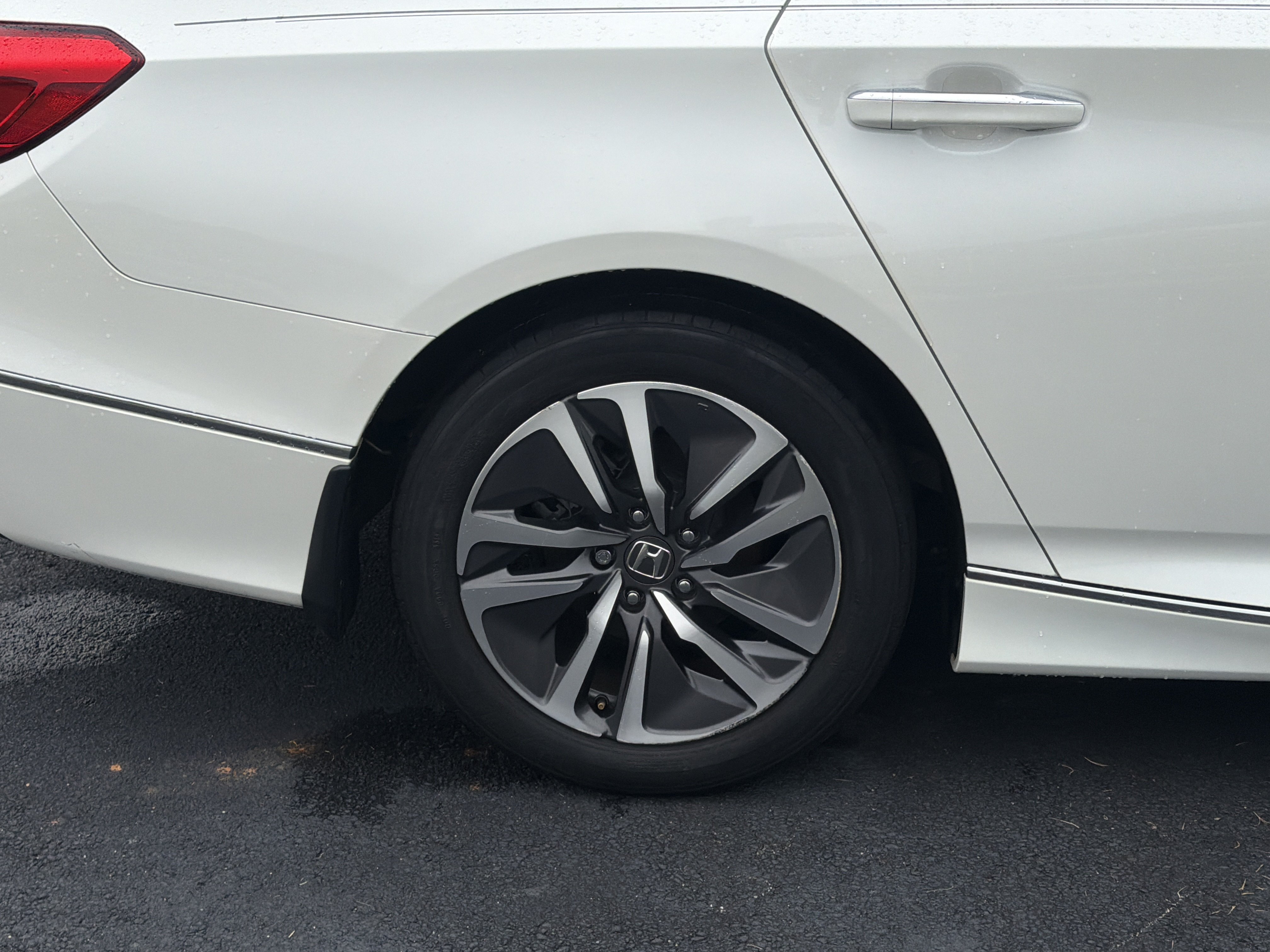 Used 2018 Honda Accord Touring image 34