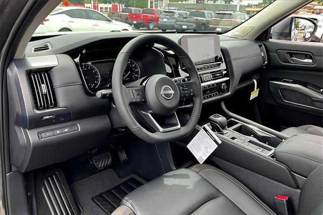 New 2025 Nissan Pathfinder SL w/ SL Premium Package image 6