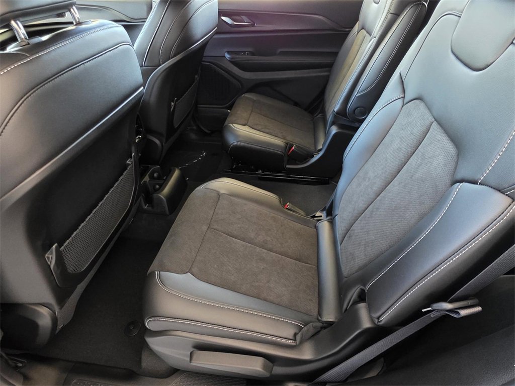 New 2025 Jeep Grand Cherokee L Altitude image 9