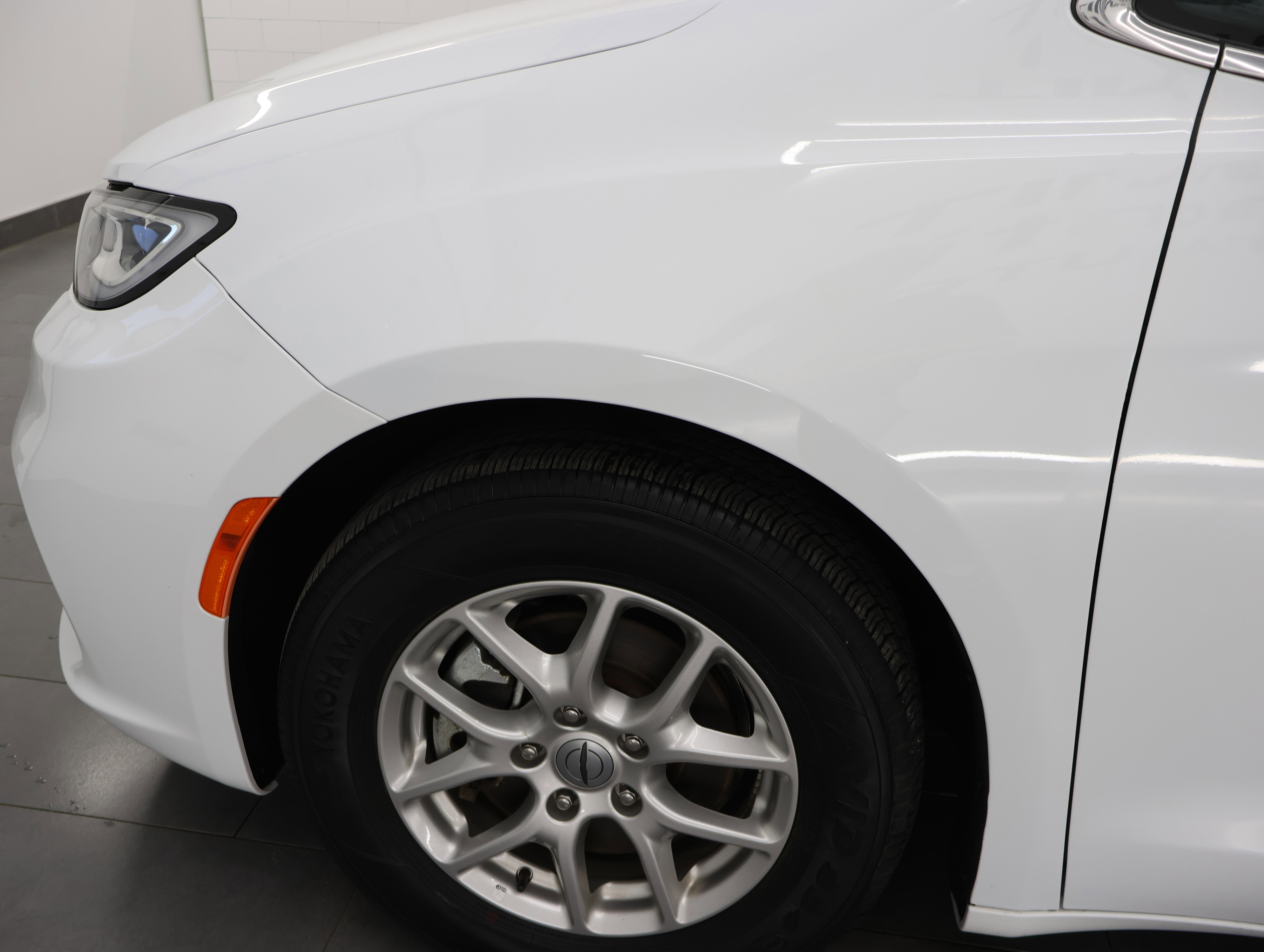 Used 2024 Chrysler Pacifica Touring-L FWD image 33