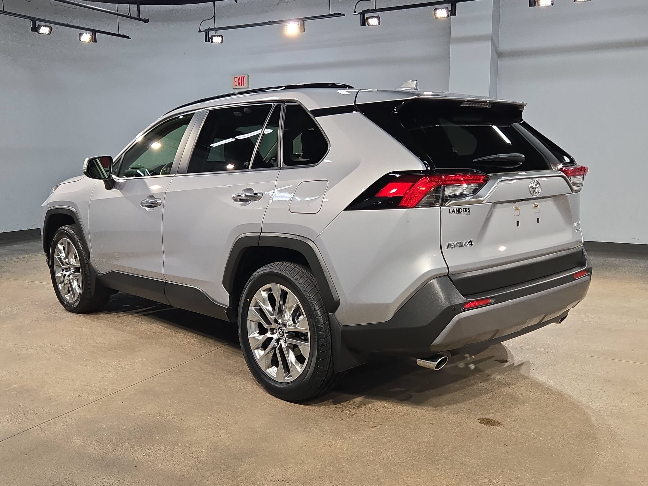 Used 2021 Toyota RAV4 Limited AWD/4WD image 5