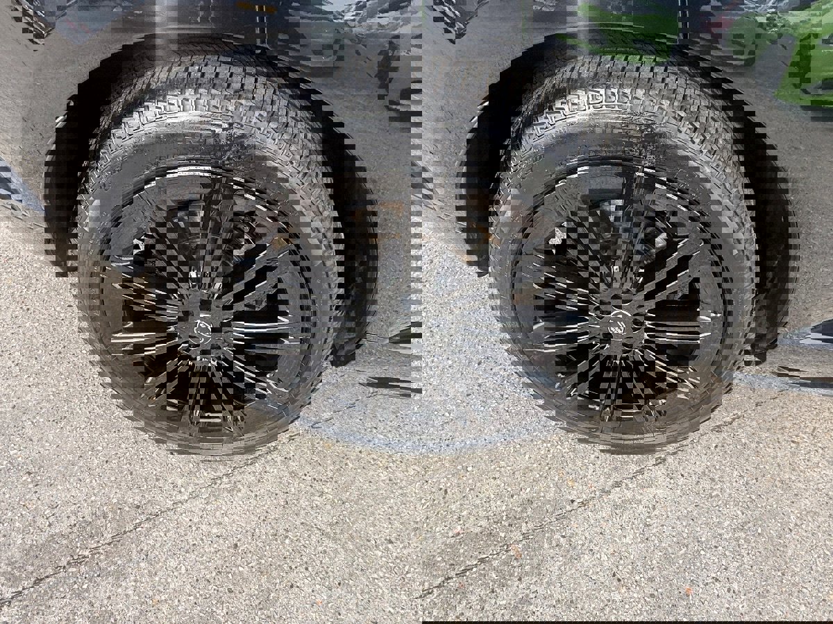 Used 2025 Land Rover Range Rover Long Wheelbase SE image 12